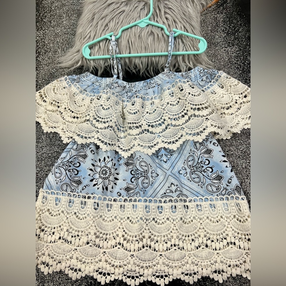 Casual top, blue color, girls XS.